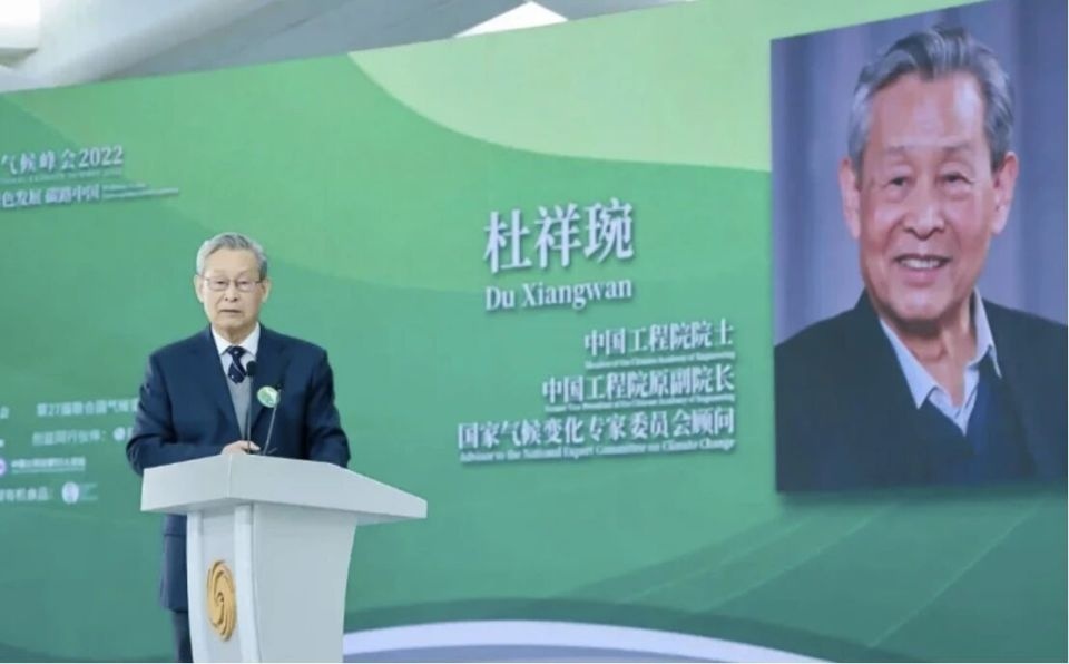 Dr Du Xiangwan explaining the design of a new trash incinerator furnace to his engineering team in a Beijing office