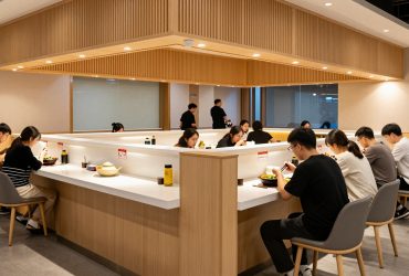 Dining Solo in China: Is the 'Table for One' a Joy or Loneliness?