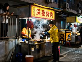 Midnight Barbecue: Ordering Skewers at 2 AM and Having Them Arrive in 20 Minutes
