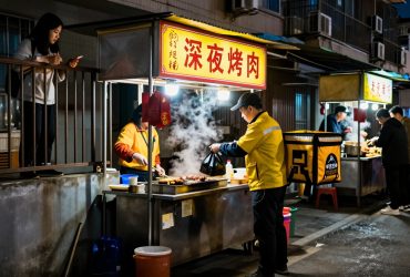 Midnight Barbecue: Ordering Skewers at 2 AM and Having Them Arrive in 20 Minutes