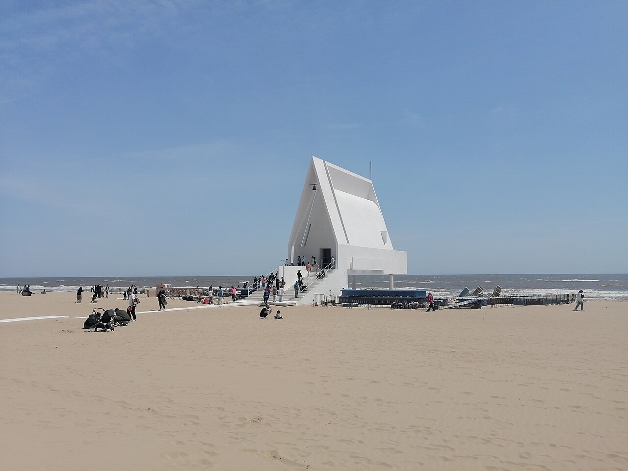 Sleeping Next to the Ocean in Aranya: China's Most Aesthetic Beach Route