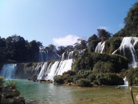 A $1 Bowl of Noodles and Ancient Borders: The Hidden Route to Detian Waterfall