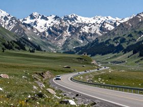 Driving Through Four Seasons: The Scenic Duku Highway Experience