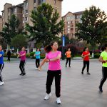 The "Aunties" (Dama): The Real Bosses of the Neighborhood