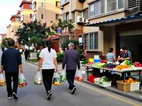 Community Group Buying: How Neighbors Save Money Together