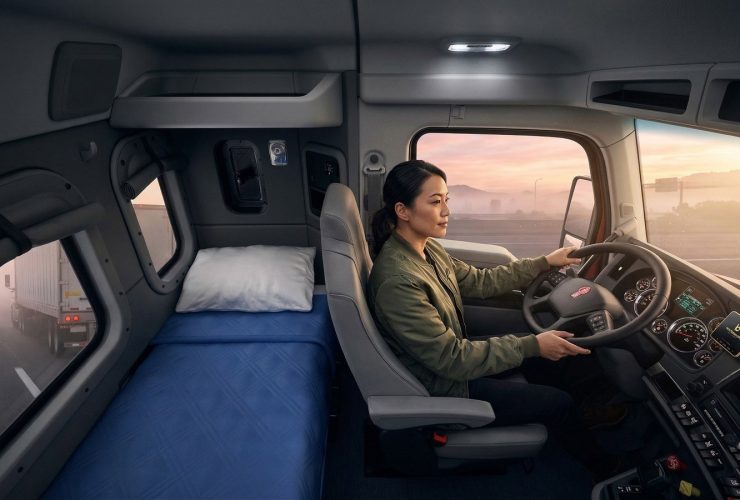 She Drives a Truck: Meet China's 'Road Queens'