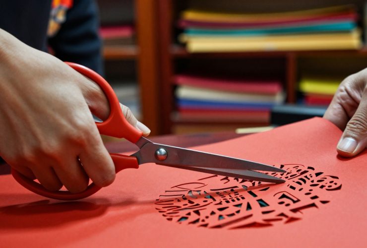 Extreme Art at Your Fingertips: Unveiling the Journey of the World's Fastest Paper Cutting Master