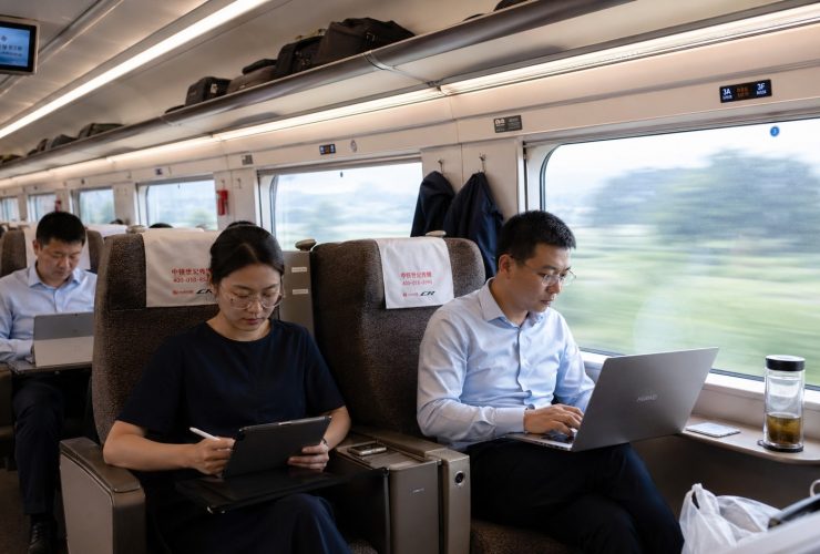 The Commuter Office: How High-Speed Rail is Reshaping Business Travel in China