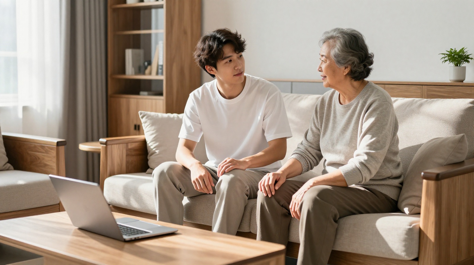 A young adult and an elderly parent having a conversation in a comfortable home living room, illustrating the emotional bond of full-time children arrangements.