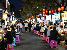 Late-Night Canteen: Socializing and Consumption in Wuhan's Crayfish Night Markets