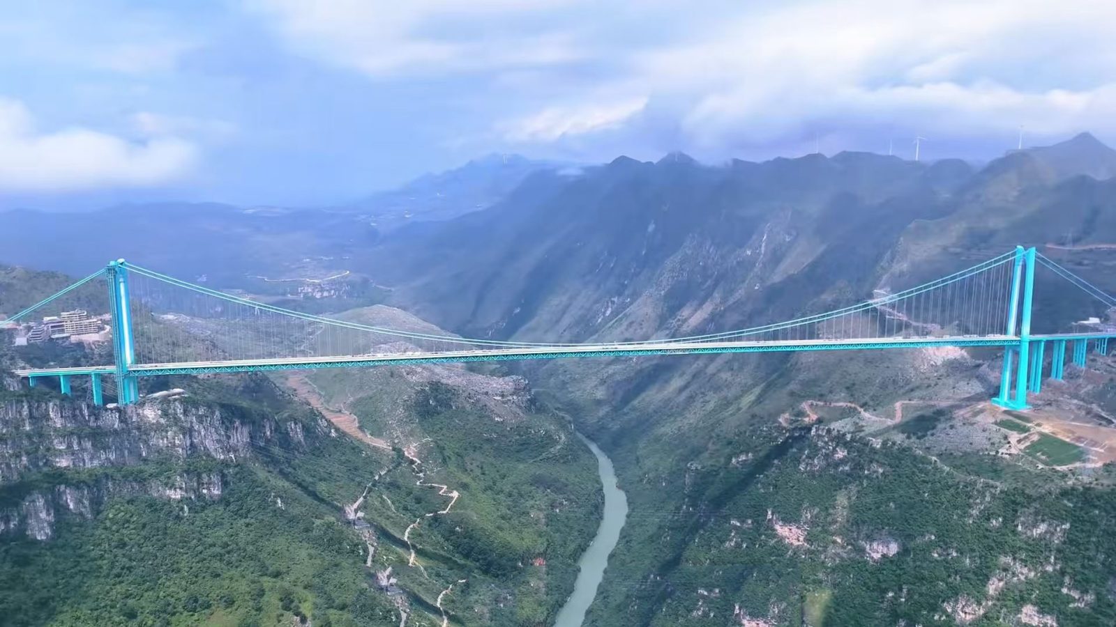 1420 Meters Across: How China's Huijiang Canyon Bridge Changed Mountain Travel