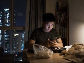 Midnight Takeout: How China's Youth Are Redefining 'After Work' in the Age of Algorithms