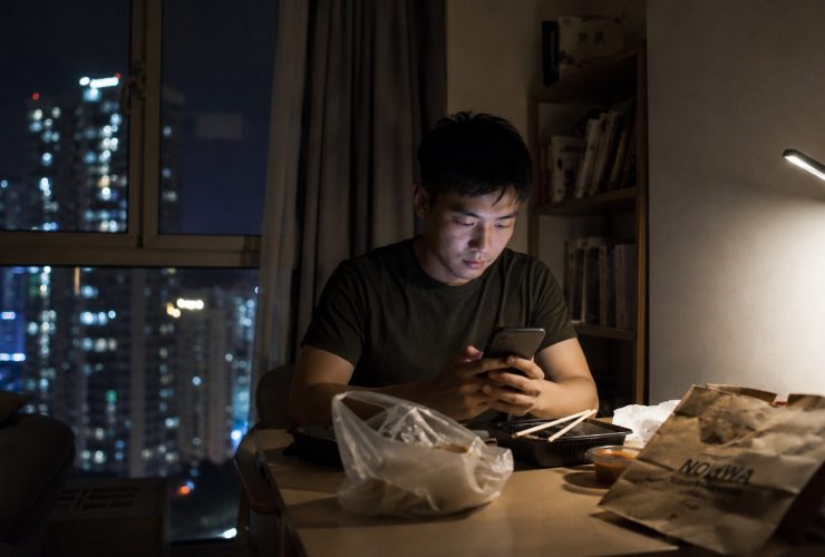Midnight Takeout: How China's Youth Are Redefining 'After Work' in the Age of Algorithms