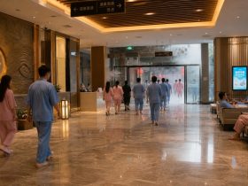 The Ultimate Guide to the Chinese Bathhouse: From Steam Room to Buffet