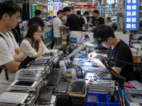 The Magic of Phone Repair: Fixing Screens and Batteries in Minutes