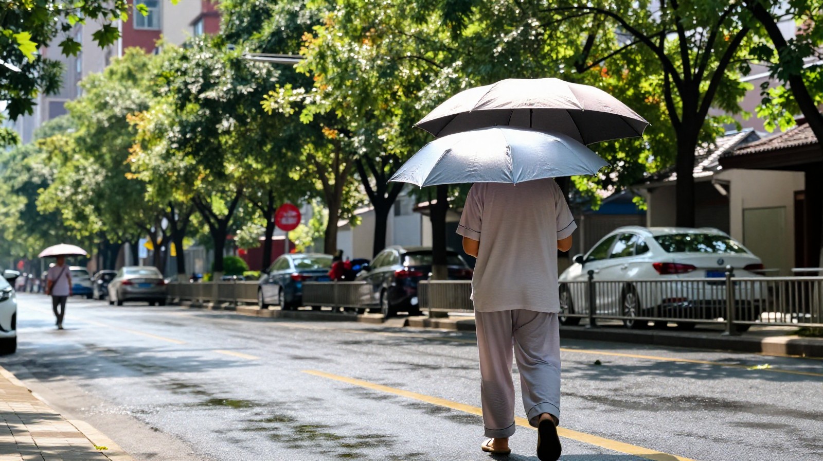 A person wearing light pajamas walking in the hot summer sun in a southern Chinese city, illustrating climate adaptation.