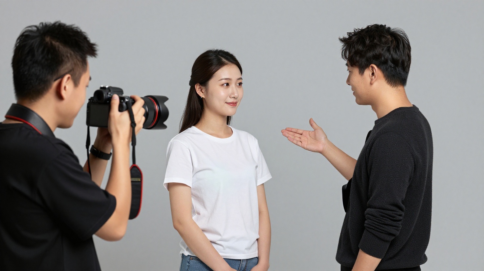 A photographer directing a divorced couple during a photoshoot session in Chengdu
