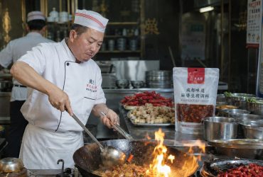 Tradition vs. Efficiency: How Master Chefs Navigate the Sichuan Catering Boom