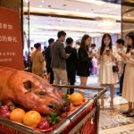 Roast Suckling Pig at Modern Weddings: How Cantonese Banquet Traditions Evolve With Changing Family Values