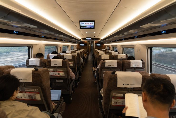 The 'Silent Carriage' Experience: Traveling 350km/h Without Hearing a Single Ringtone
