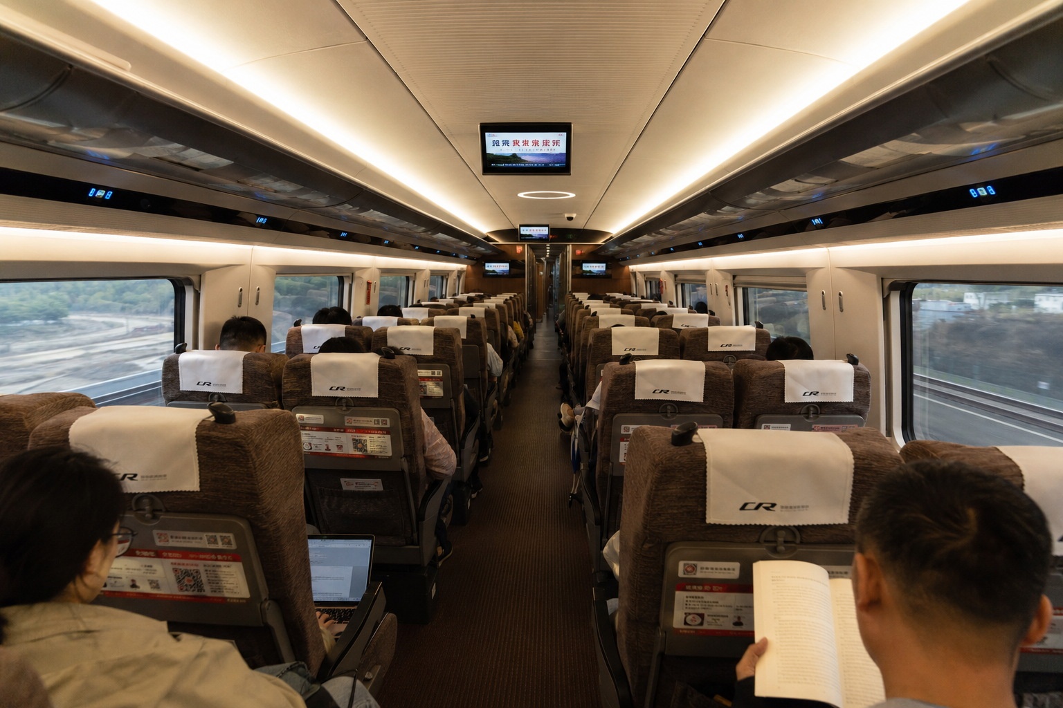 The 'Silent Carriage' Experience: Traveling 350km/h Without Hearing a Single Ringtone