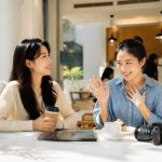 The Art of Accepting a Compliment in China Without Being Rude