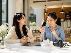 The Art of Accepting a Compliment in China Without Being Rude