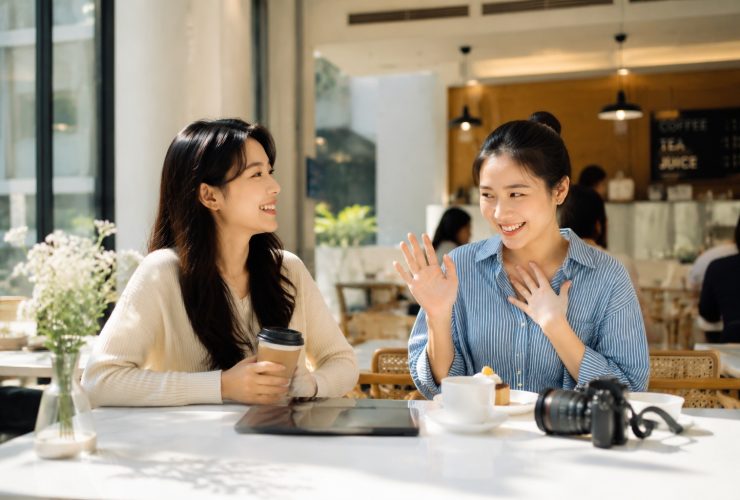 The Art of Accepting a Compliment in China Without Being Rude