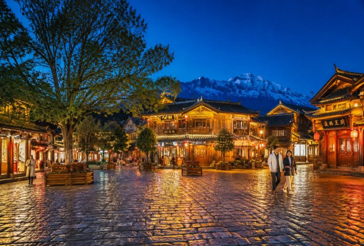 The Other Face of Lijiang Old Town: Real Life After the Tourists Leave