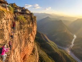 Liangshan's 'Cliff Village': Transformation from Isolated Perch to Tourist Destination