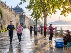 Nanjing: Xuanwu Gate and Jiming Temple – A Stroll Along Ancient Walls and Buddhist Streets
