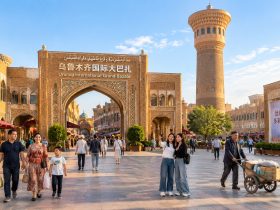 Urumqi's Grand Bazaar: A Xinjiang Market of Sound, Color and Daily Life 35 Urumqi's Grand Bazaar: A Xinjiang Market of Sound, Color and Daily Life