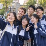 Surrounded by Chinese Students for Selfies: An Unexpected Warm Encounter