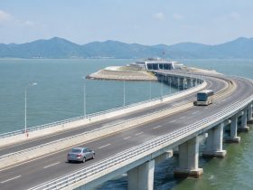Hong Kong-Zhuhai-Macao Bridge: A 55-Kilometer Sea Crossing Linking Three Places 67 Hong Kong-Zhuhai-Macao Bridge: A 55-Kilometer Sea Crossing Linking Three Places