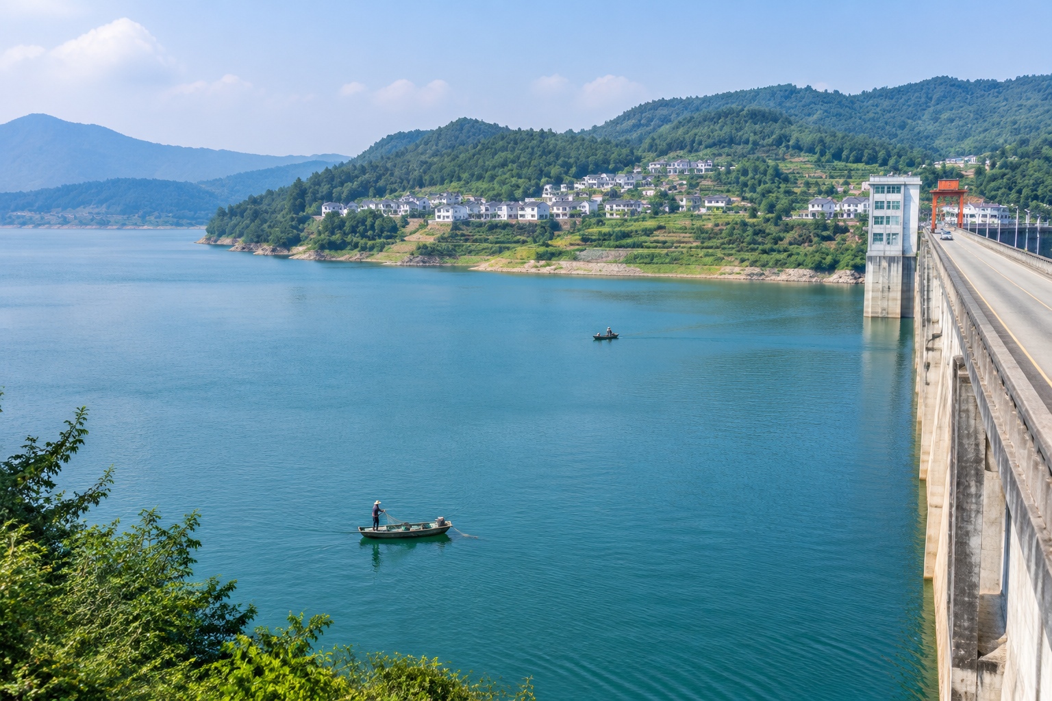 China’s South-to-North Water Diversion: How It Reaches 185 Million People 24 Danjiangkou Reservoir dam on the Han River in Hubei, the water source for the middle route of the South-to-North Water Diversion Project, with a resettled village on nearby hills