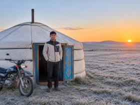 Nomads and Settlements: The Real Lives of Inner Mongolian Herders