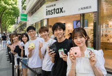 The Comeback of the Polaroid Camera in the Age of Digital Perfection 22 The Comeback of the Polaroid Camera in the Age of Digital Perfection