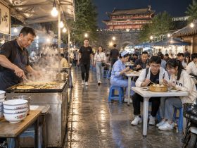 Kaifeng's Midnight Market: Real-Life Social Scenes Through a Food Lens