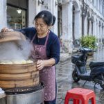 Breakfast Philosophy Under Haikou's Arcades: The Sense of Time in a Coconut Cake