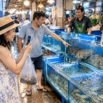 A Taste Battle: The Real Price War at Sanya's Seafood Markets Between Tourists and Locals