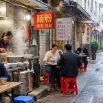 Breakfast Without Tourists: The Real Flavors Found in Guangzhou Alleys by Locals