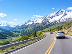 Driving Through Four Seasons: The Scenic Duku Highway Experience